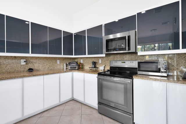 10824 NW 84th St 10824, Doral, FL 33178