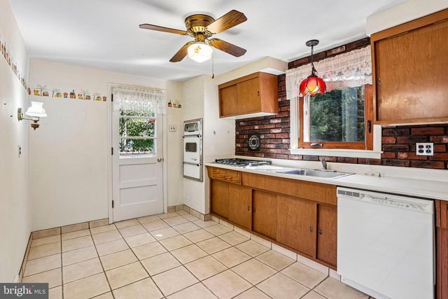 625 CAMBRIDGE RD, Brookhaven, PA 19015