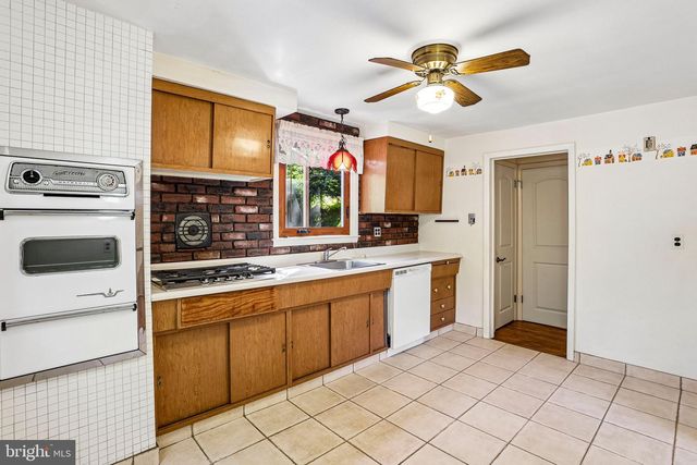 625 CAMBRIDGE RD, Brookhaven, PA 19015