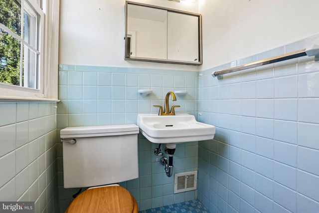 625 CAMBRIDGE RD, Brookhaven, PA 19015