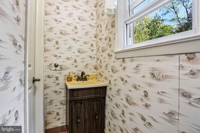 625 CAMBRIDGE RD, Brookhaven, PA 19015