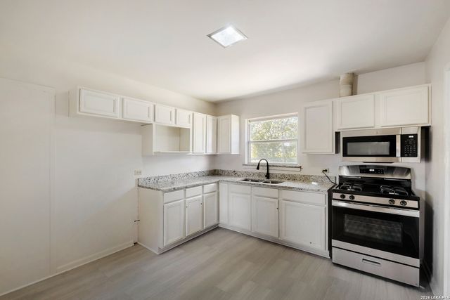 706 Clearview Dr, San Antonio, TX 78228