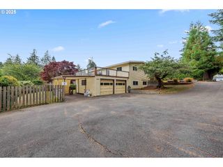 1440 YEW Ave, Coos Bay, OR 97420