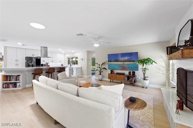 3795 Liberty SQ, Fort Myers, FL 33908