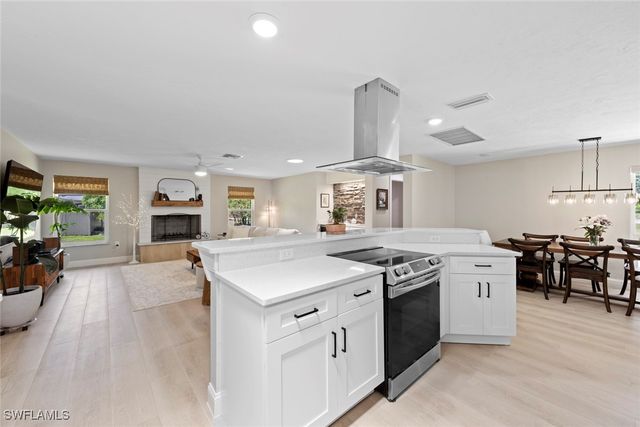 3795 Liberty SQ, Fort Myers, FL 33908