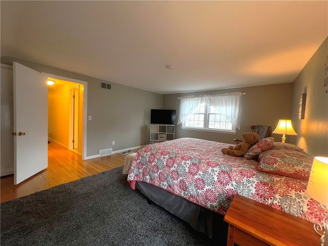 15 Lynnwood Drive, Brighton, NY 14618