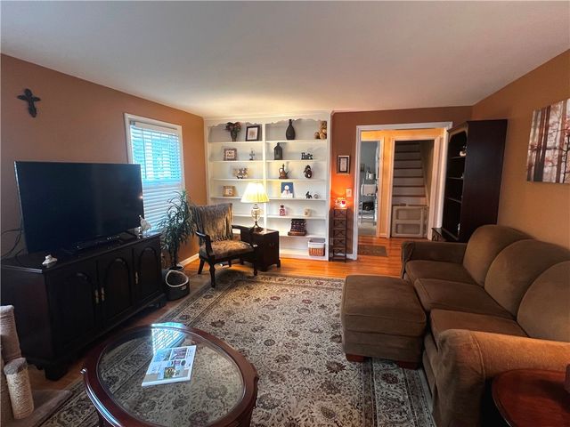 15 Lynnwood Drive, Brighton, NY 14618