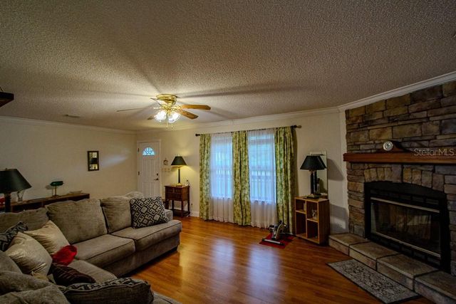 141 SE MAID MARION LANE, High Springs, FL 32643