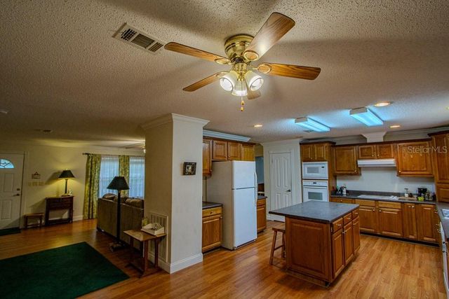 141 SE MAID MARION LANE, High Springs, FL 32643