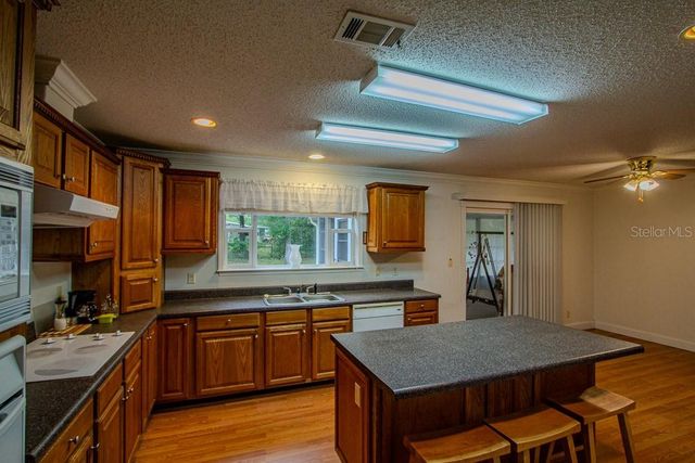 141 SE MAID MARION LANE, High Springs, FL 32643