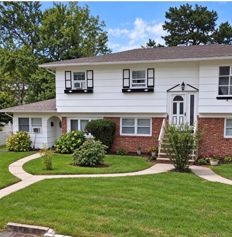 56 sammis Avenue, Deer Park, NY 11729