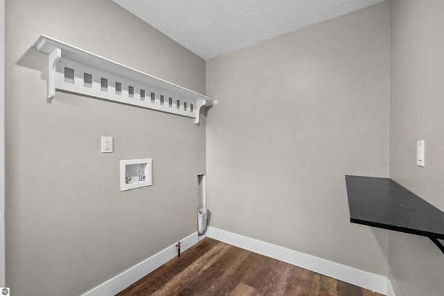 8230 W Lotan Road, Lake City, MI 49651