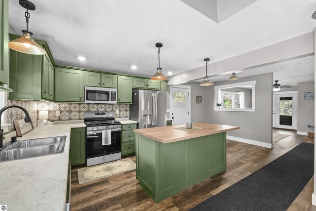 8230 W Lotan Road, Lake City, MI 49651