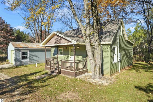 8230 W Lotan Road, Lake City, MI 49651