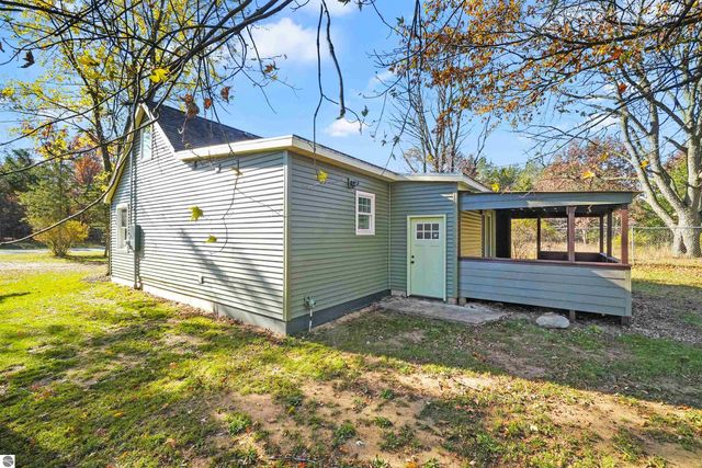 8230 W Lotan Road, Lake City, MI 49651