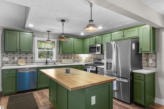 8230 W Lotan Road, Lake City, MI 49651