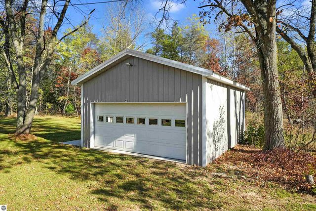 8230 W Lotan Road, Lake City, MI 49651