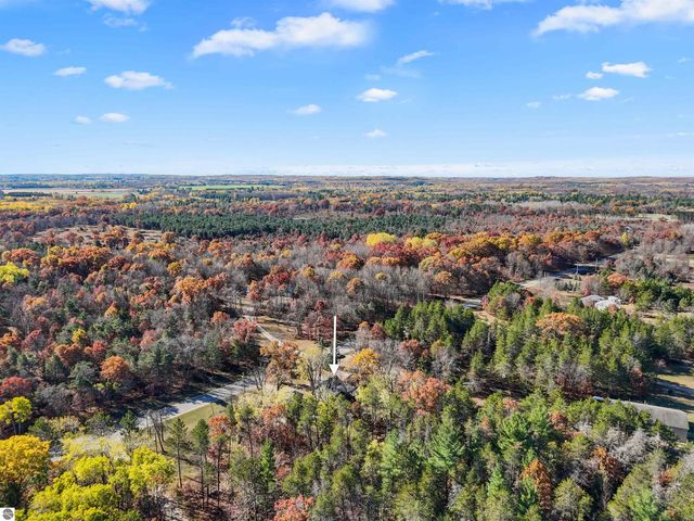 8230 W Lotan Road, Lake City, MI 49651