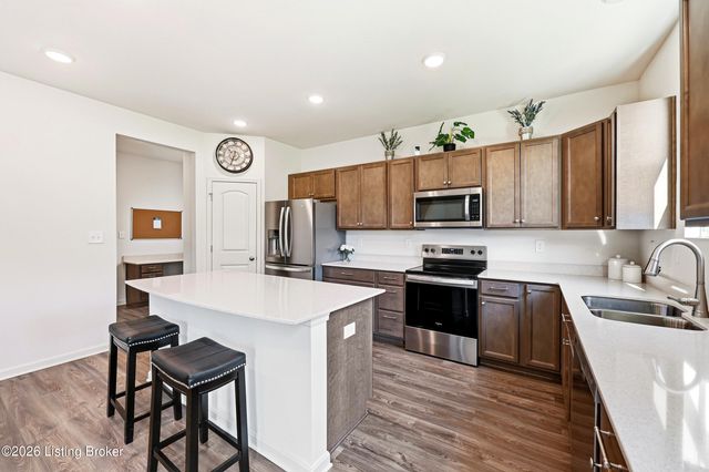 4603 Golden Eagle Dr, Louisville, KY 40245