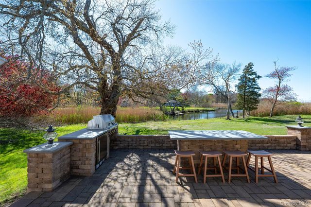111 S Country Road, Remsenburg, NY 11960