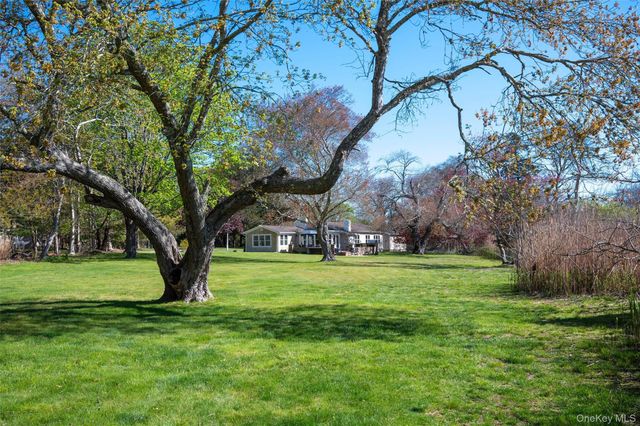 111 S Country Road, Remsenburg, NY 11960