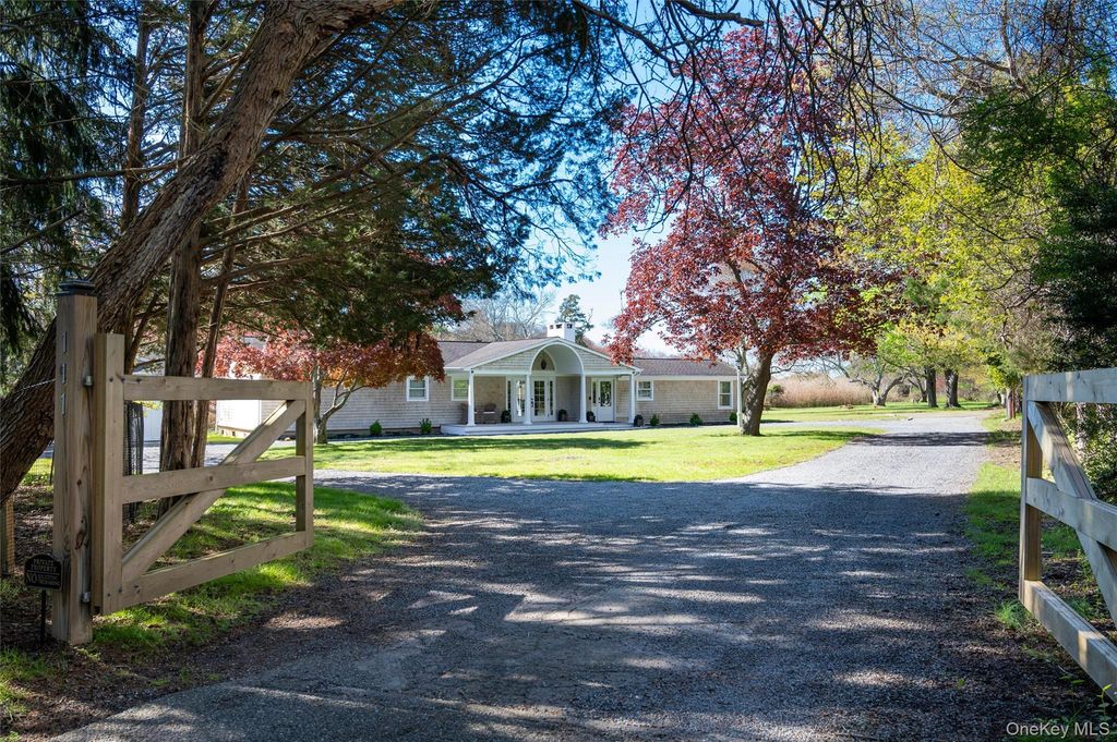 111 S Country Road, Remsenburg, NY 11960