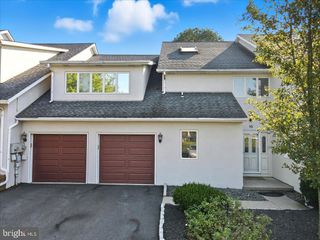 10 ASPEN CT, Easton, PA 18040