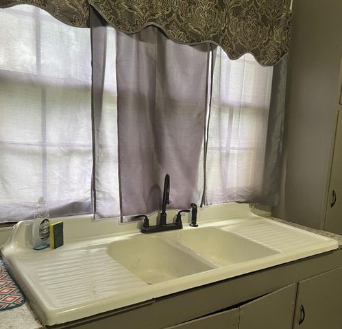 220 Black Street, Walterboro, SC 29488