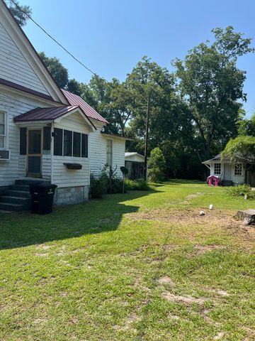 220 Black Street, Walterboro, SC 29488