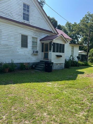 220 Black Street, Walterboro, SC 29488