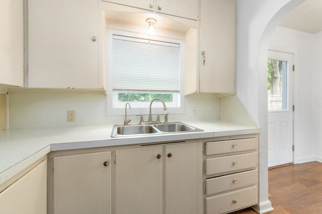 207 N Florence St, Wichita, KS 67212