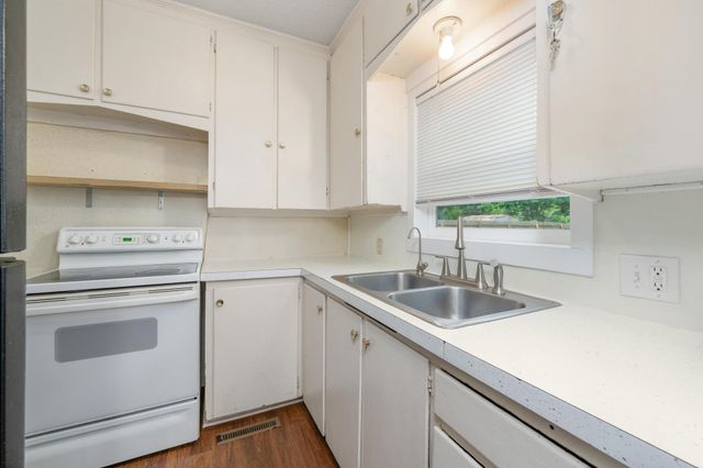 207 N Florence St, Wichita, KS 67212