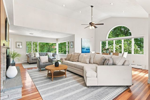 16 Manters Point, Plymouth, MA 02360