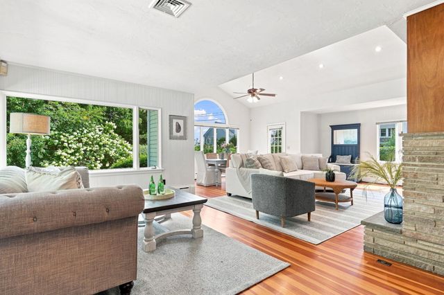 16 Manters Point, Plymouth, MA 02360