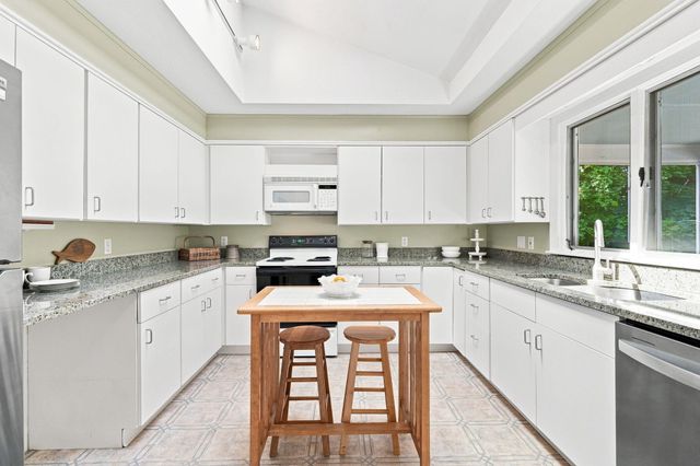 16 Manters Point, Plymouth, MA 02360
