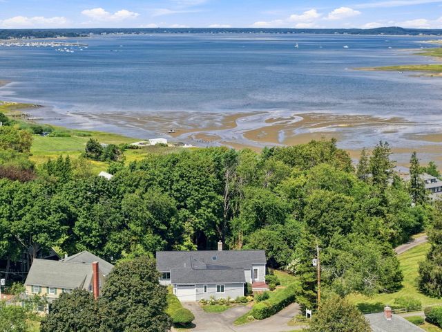 16 Manters Point, Plymouth, MA 02360