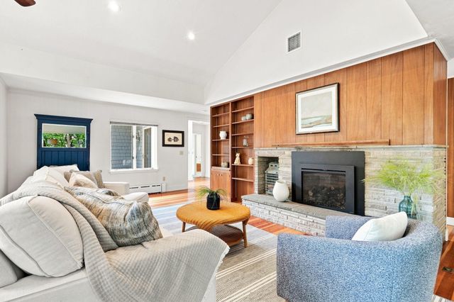 16 Manters Point, Plymouth, MA 02360