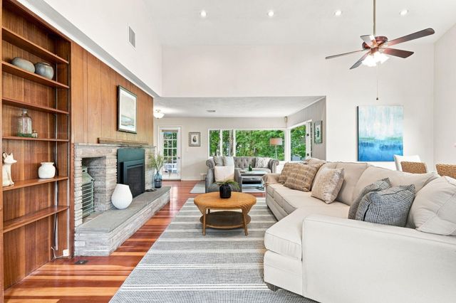 16 Manters Point, Plymouth, MA 02360