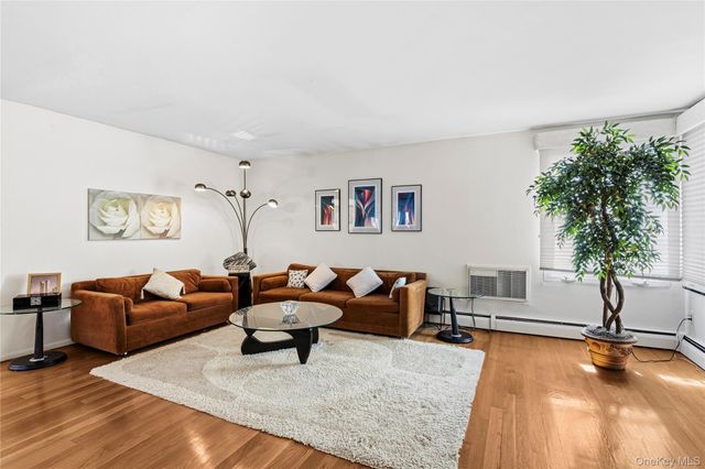 34 Link Lane, Hicksville, NY 11801