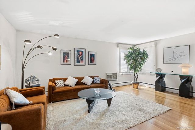 34 Link Lane, Hicksville, NY 11801