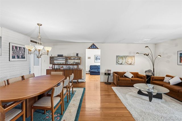 34 Link Lane, Hicksville, NY 11801