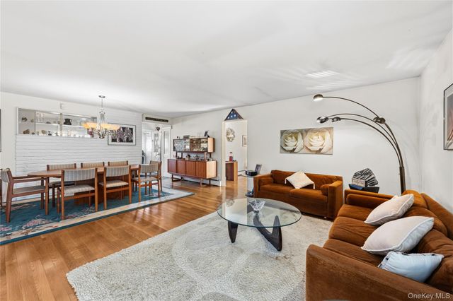 34 Link Lane, Hicksville, NY 11801