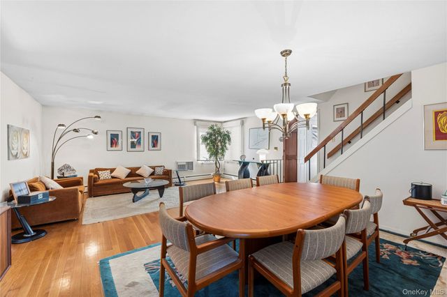 34 Link Lane, Hicksville, NY 11801