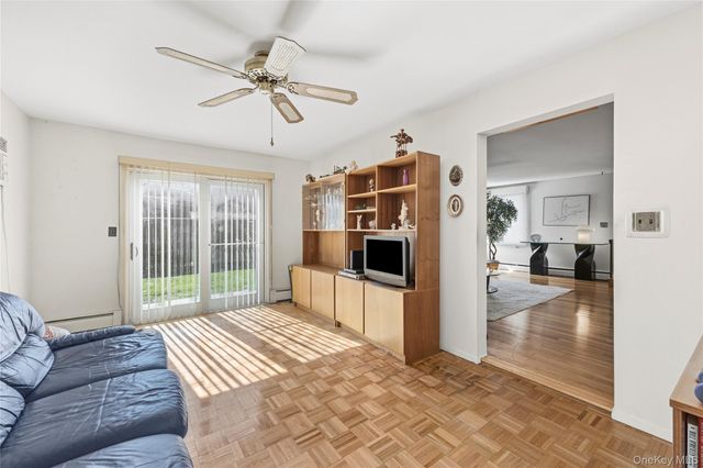 34 Link Lane, Hicksville, NY 11801