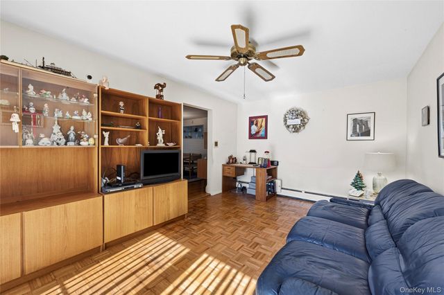 34 Link Lane, Hicksville, NY 11801