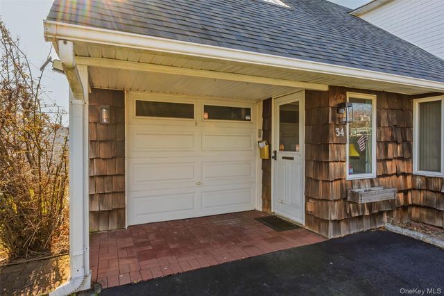 34 Link Lane, Hicksville, NY 11801