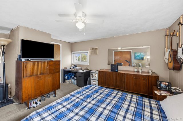 34 Link Lane, Hicksville, NY 11801