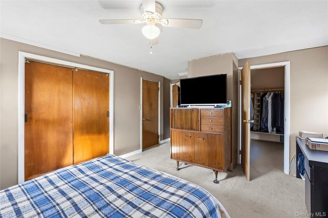 34 Link Lane, Hicksville, NY 11801