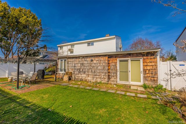 34 Link Lane, Hicksville, NY 11801