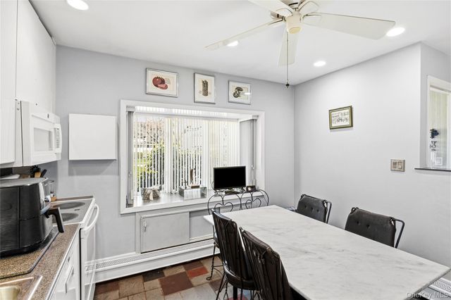 34 Link Lane, Hicksville, NY 11801